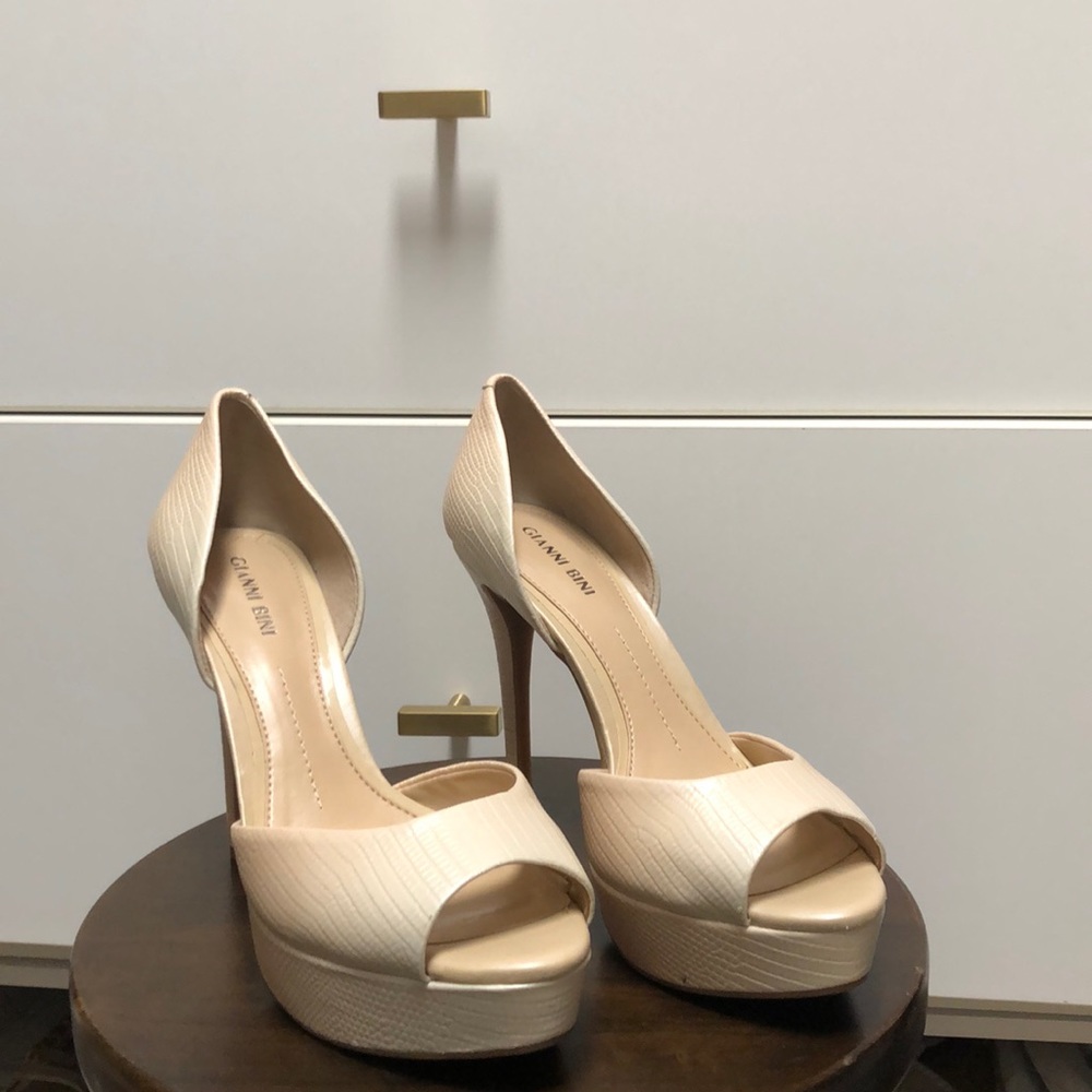 Gianni Bini peep toe